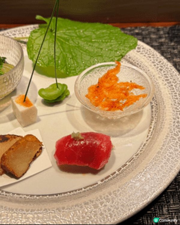 香港的Sukiyaki Mori餐廳提供獨特的壽喜燒體驗，肉...