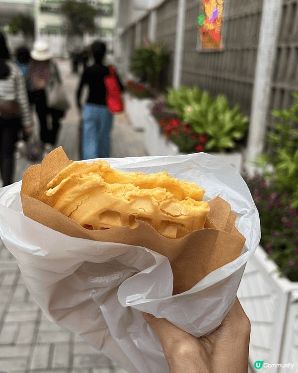 1.位於長沙灣的Cafe，聖誕節限定點品，竹炭窩夫，口感鬆軟...