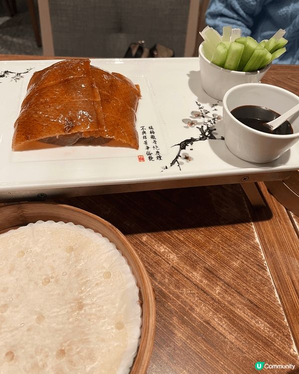 1.位於長沙灣的Cafe，聖誕節限定點品，竹炭窩夫，口感鬆軟...