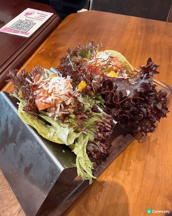 牛板腱選得非常好，慢煮後軟嫩度剛剛好，一刀切下去還帶著微微肉...