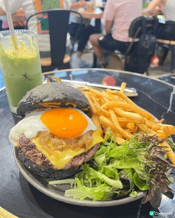 經典車打芝士美國牛肉漢堡配薯條沙律