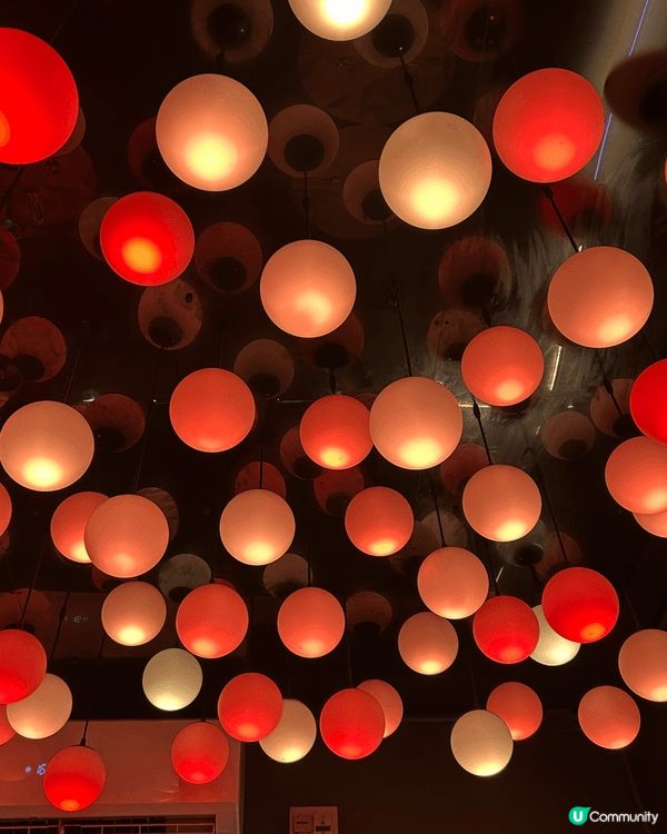 呢間cafe係以月球為主題，環境舒適，適合同朋友聚會，有西式...