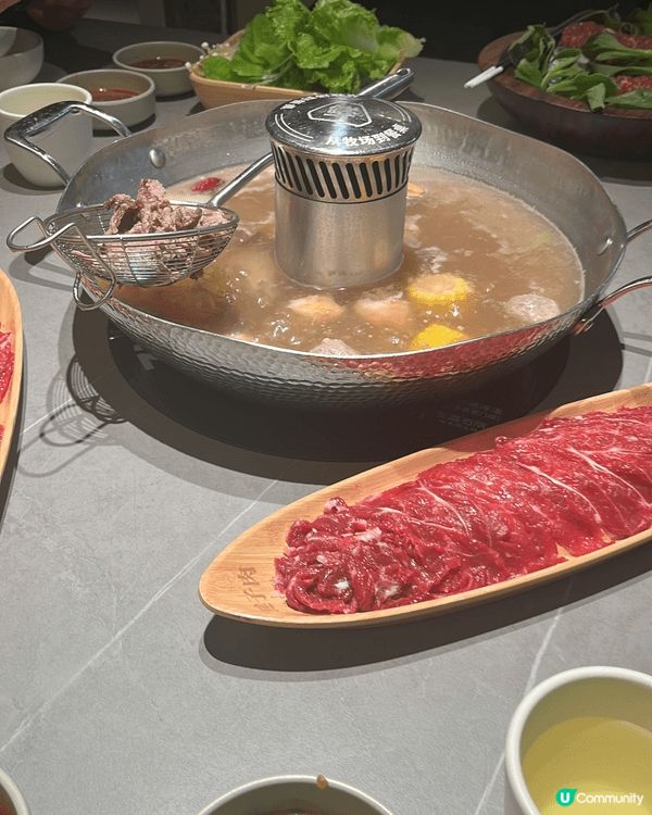 係上海既大邊爐店 左庭右院 150都唔使 飽肚走 d牛仲要好...