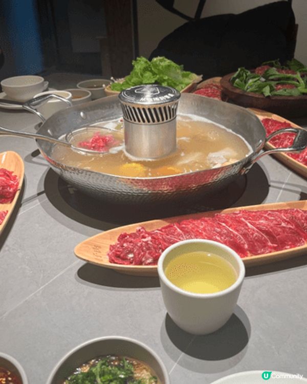 係上海既大邊爐店 左庭右院 150都唔使 飽肚走 d牛仲要好...