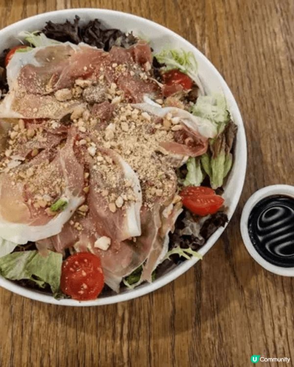 ✨ 銅鑼灣 Vol.1 Café 以日系裝潢，氣氛輕鬆，店內...
