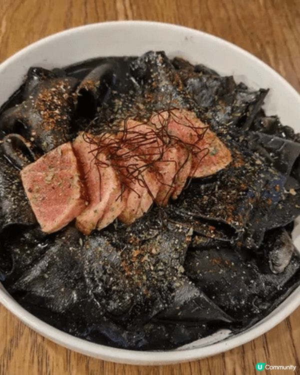 ✨ 銅鑼灣 Vol.1 Café 以日系裝潢，氣氛輕鬆，店內...