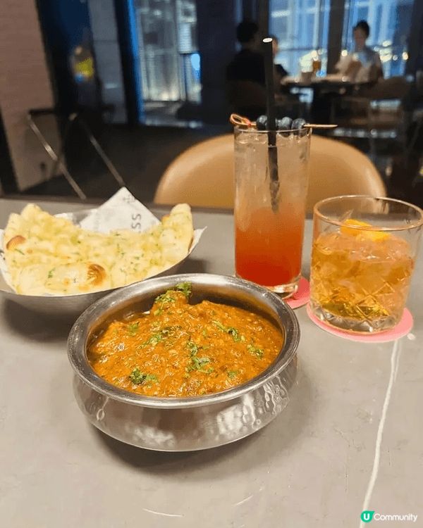 走入圓方頂層，餐廳選擇眾多。當行到 Sepoy Mess，第...