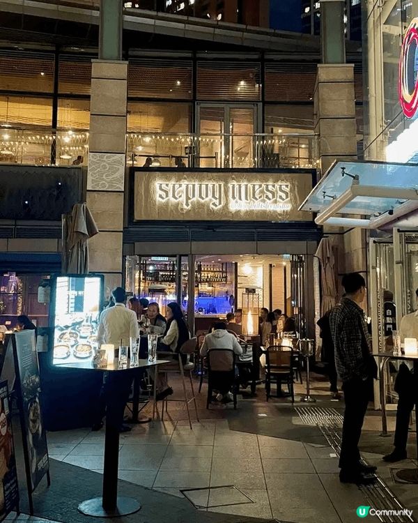 走入圓方頂層，餐廳選擇眾多。當行到 Sepoy Mess，第...