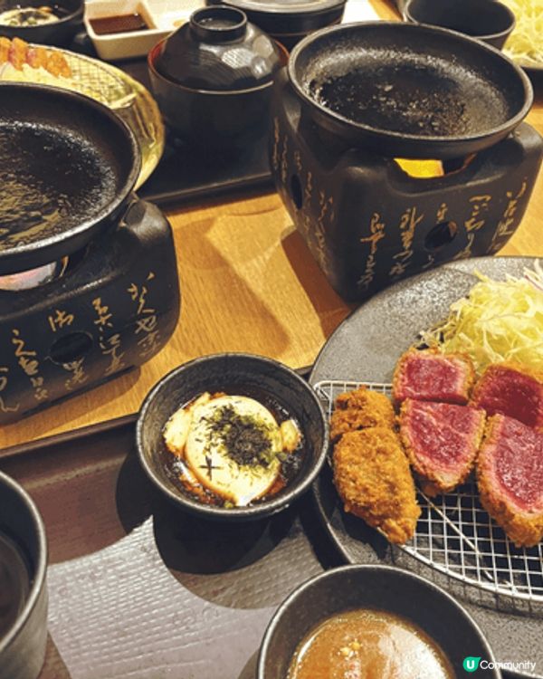 這款吉列牛是日式洋食經典！外層裹上特製麵包糠炸至金黃酥脆，咬...