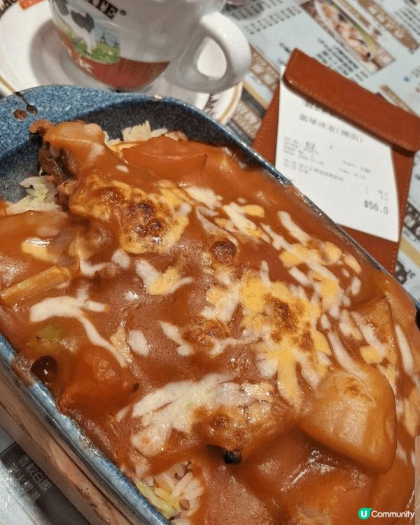 芝士焗豬扒飯是富華餐廳其中一款名物，超多芝士和多件軟綿綿的豬...