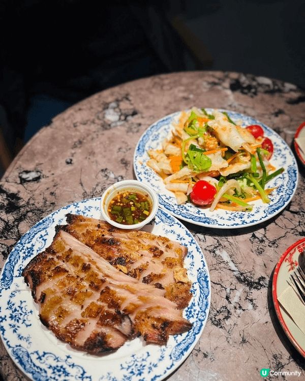 海之戀泰國菜，晚上9點後主菜單8折，燒豬頸肉同羅氏蝦入味好食...