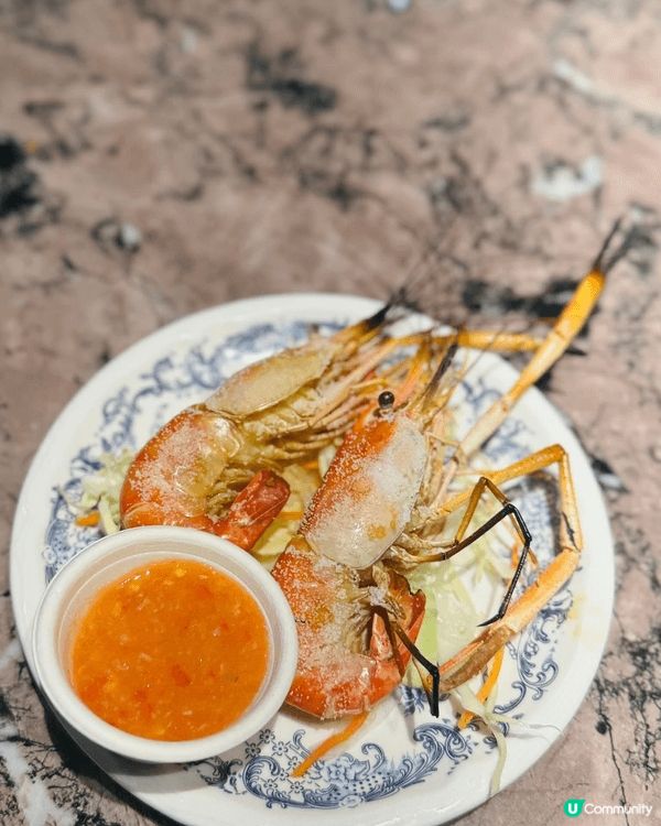 海之戀泰國菜，晚上9點後主菜單8折，燒豬頸肉同羅氏蝦入味好食...