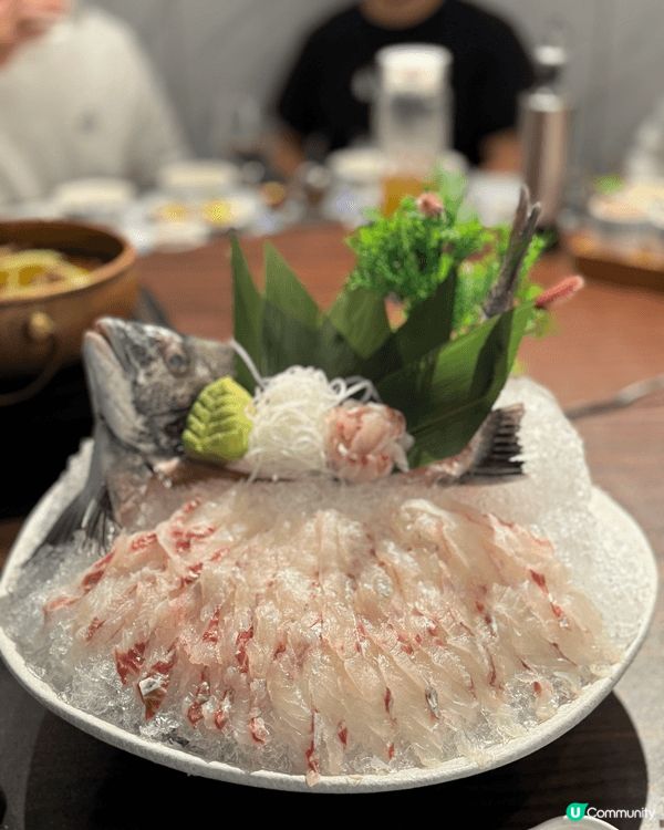 醉胡爐呢間火鍋私房菜， 食頭盤既刺身已經好驚灧到我， 立魚刺...