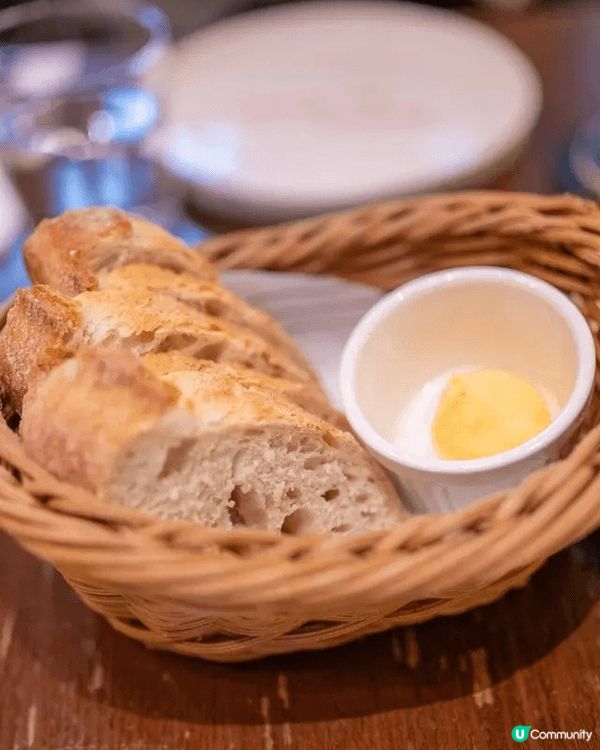 上環呢間隱世法式小酒館🇫🇷，真係幾有驚喜～ 一入門口就覺得好...