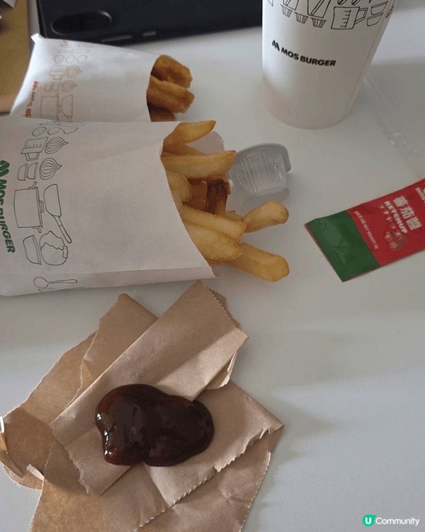 今次係屋企叫咗mos burger 外賣，套餐包括和牛芝士漢...