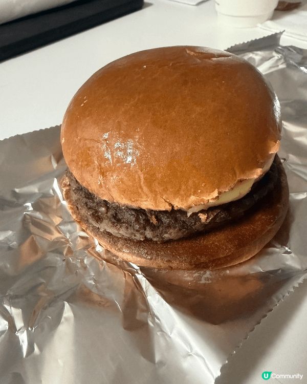 今次係屋企叫咗mos burger 外賣，套餐包括和牛芝士漢...