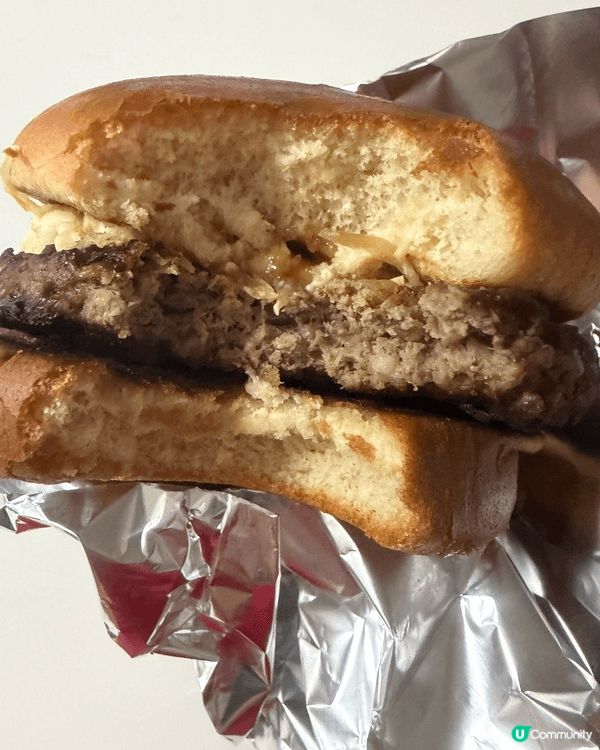 今次係屋企叫咗mos burger 外賣，套餐包括和牛芝士漢...