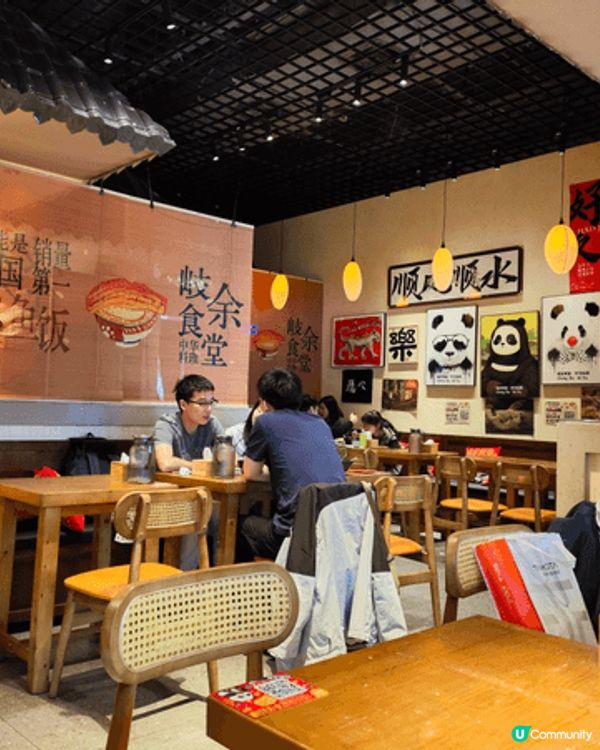 在深圳的人氣漂亮飯，餐廳適合打卡，食品水準唔錯，大件厚重的鰻...