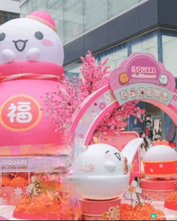 去咗isquare嗰度好多打卡位有好多新年嘅 擺設裝飾公仔七...