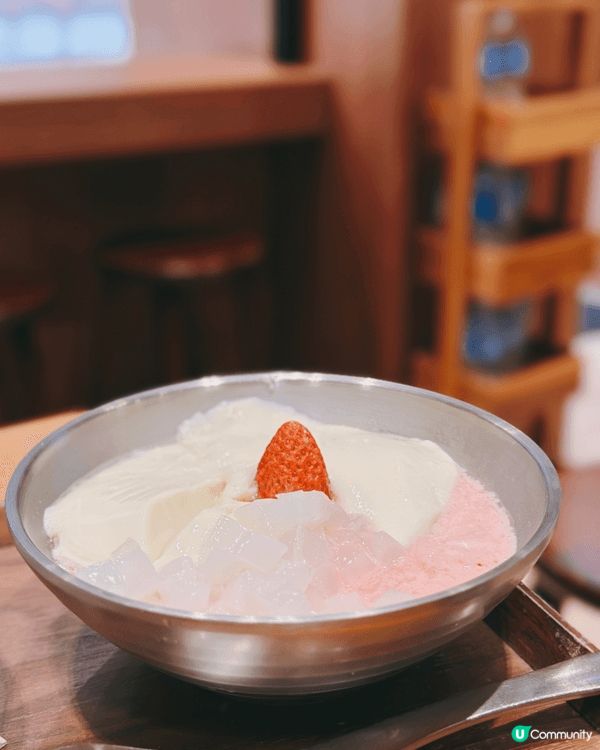 一到新年就想食唔同款式嘅甜品賀年，尤其係暖笠笠嘅黑芝麻湯圓，...