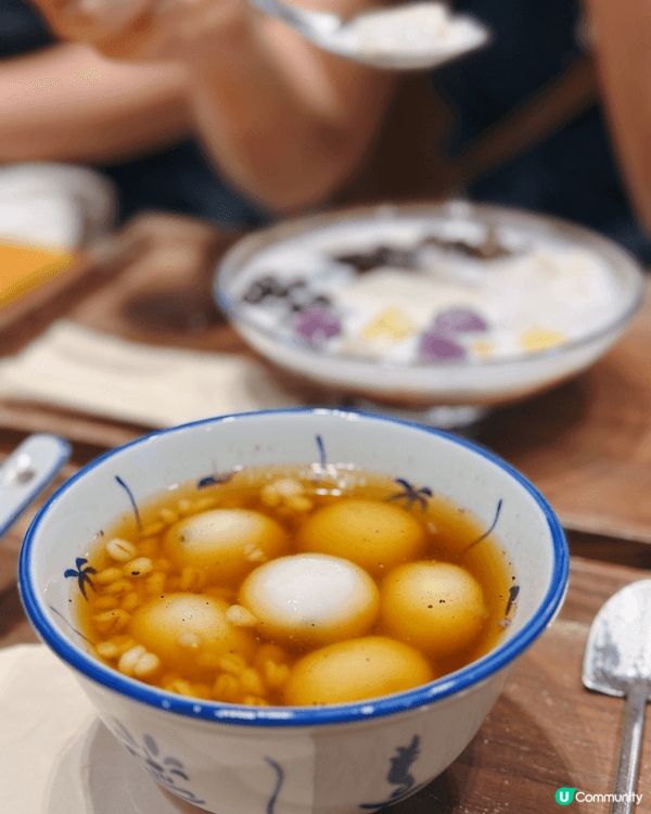 一到新年就想食唔同款式嘅甜品賀年，尤其係暖笠笠嘅黑芝麻湯圓，...