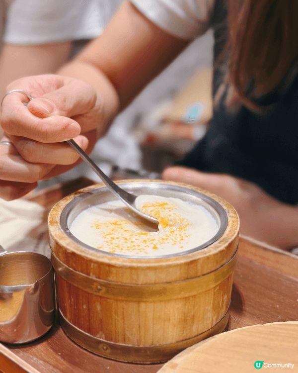 一到新年就想食唔同款式嘅甜品賀年，尤其係暖笠笠嘅黑芝麻湯圓，...