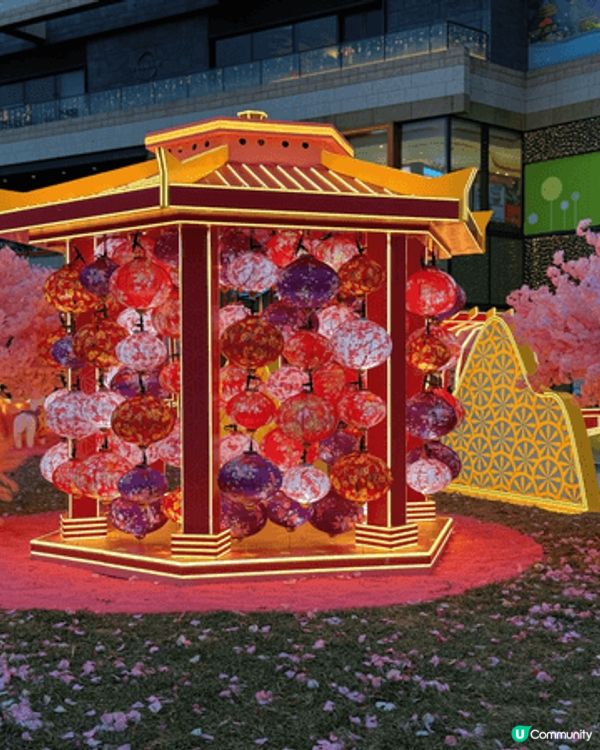 北角匯商場近碼頭的室外位置已換上新年佈置啦，呢度仲係pet ...