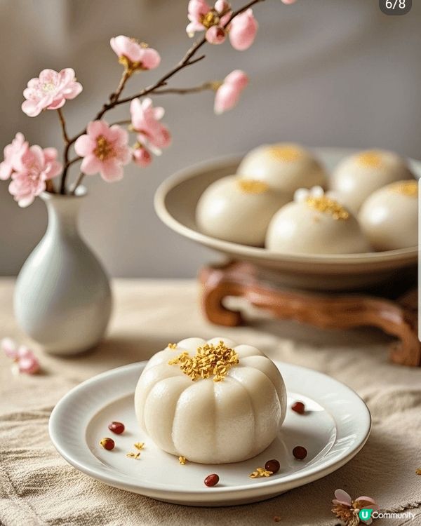 這是一道名為桂花蜜拉糕的上海傳統甜點。 