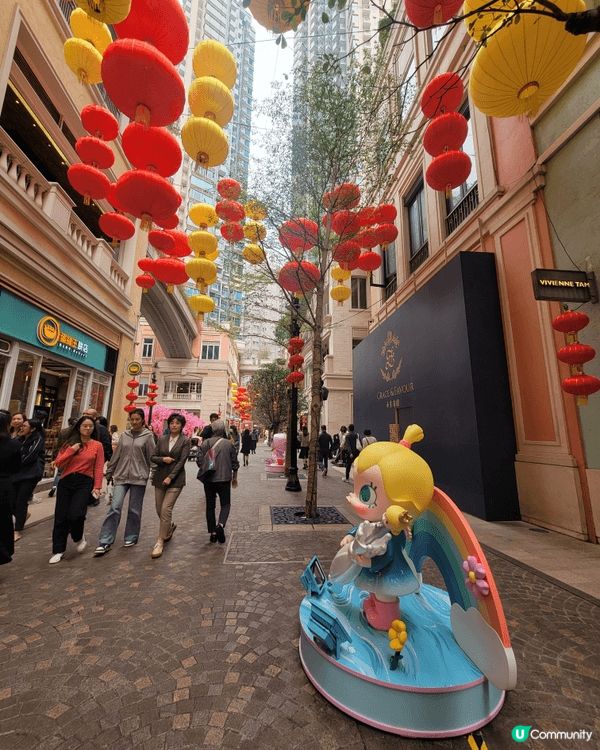 利東街在每年新春都掛上燈籠，張燈結綵，點缀整條街道，成為打卡...