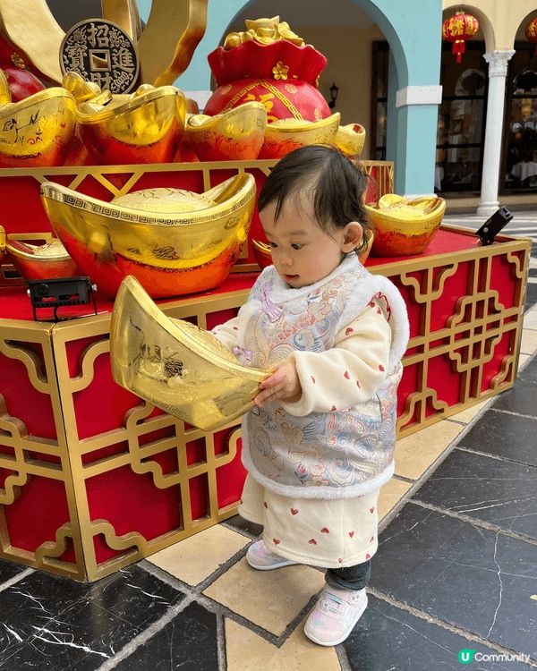 澳門漁人碼頭打卡景點，兩旁有不少新年打卡位，人流唔算多，可以...