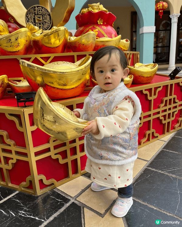 澳門漁人碼頭打卡景點，兩旁有不少新年打卡位，人流唔算多，可以...