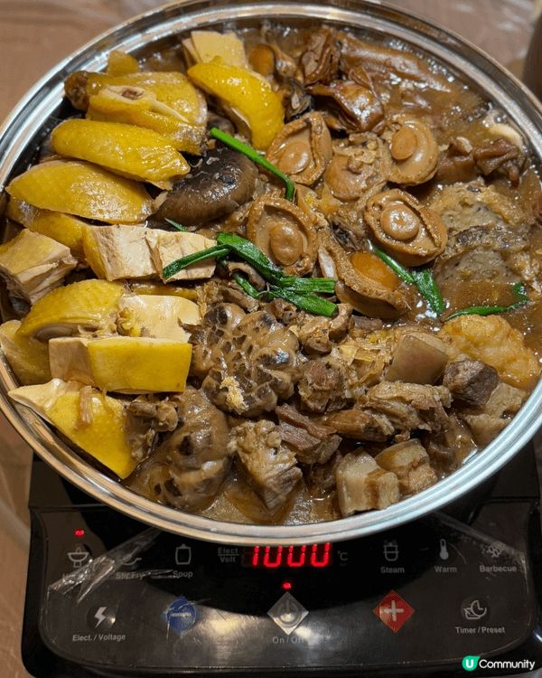 呢三張相片充滿家庭溫馨，記錄我同媽媽一齊煮賀年食品嘅珍貴時刻...