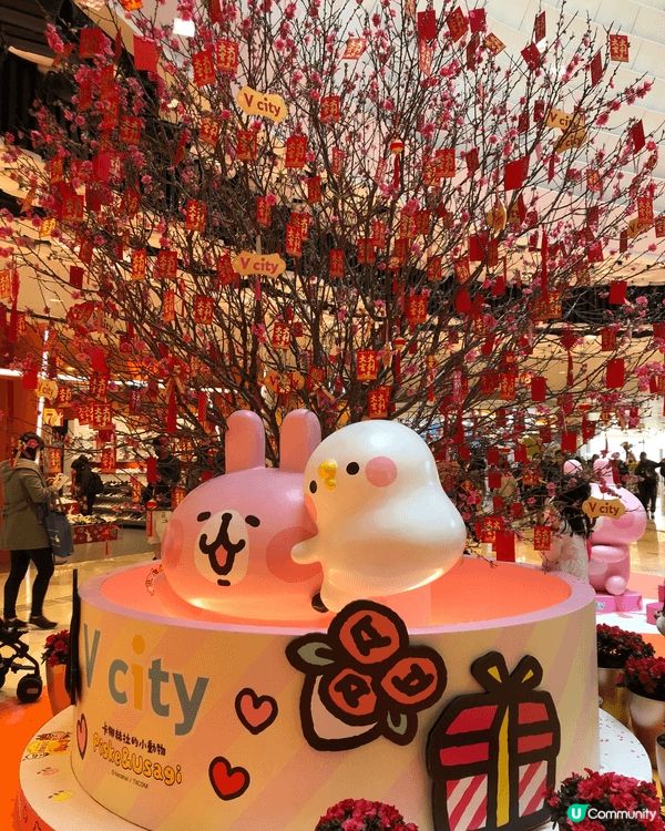 農曆新年打卡相係商場影相，有成大棵桃花，令人充滿人緣和展望美...