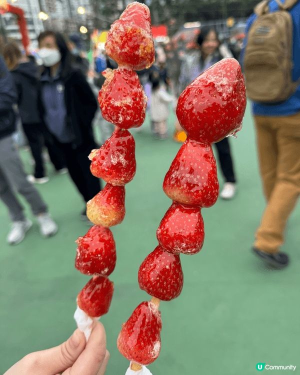 這是每年農曆新年都會有的年宵攤檔打卡位，有應節的花蕊及應節的...