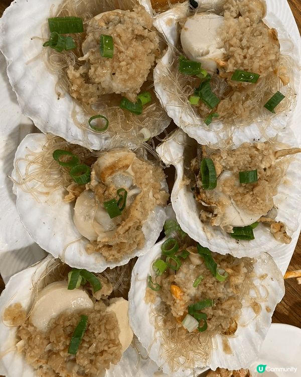 新年全家人高高興興一齊食盆菜和大魚大肉!