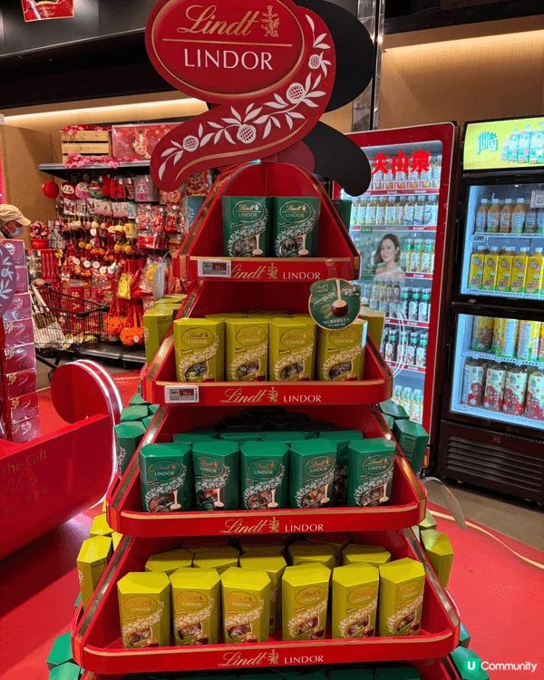 過年點可以少得賀年嘅食品呢？我嘅最愛藍罐曲奇，瑞士蓮朱古力，...