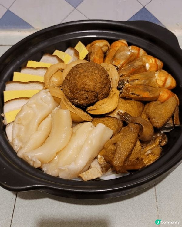 每年新年都一定會同屋企人一齊食盤菜，一家人開開心心，溫溫馨馨...