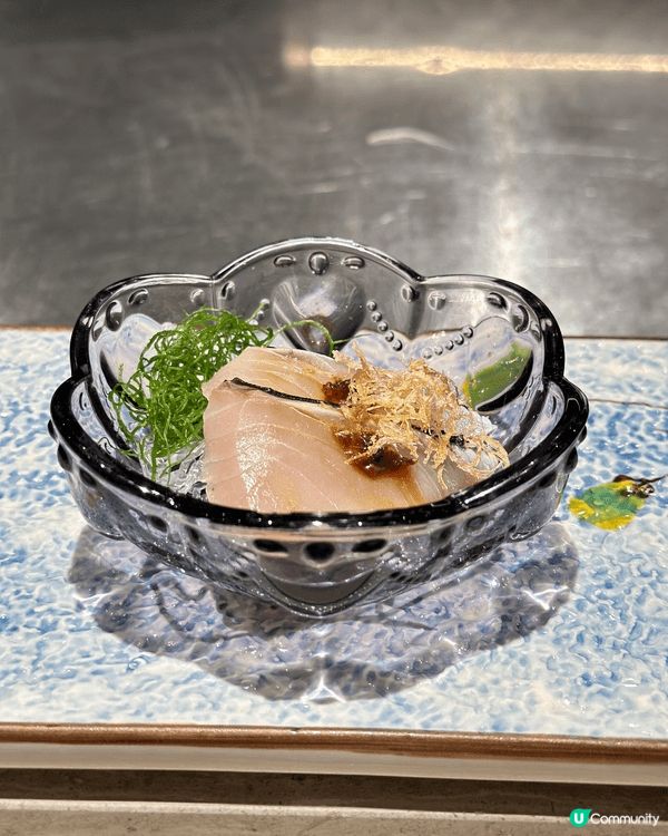 餐廳有吧枱座位及sofa座位，平日晚市都差唔多滿座，大家黎之...