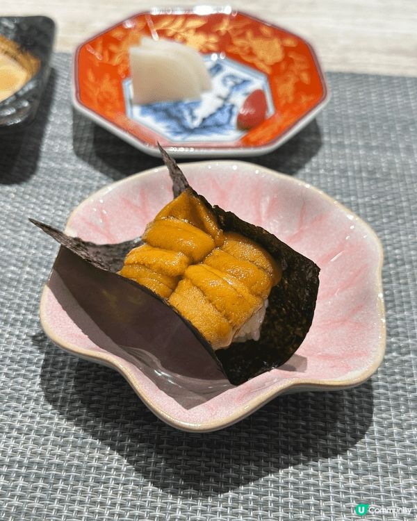 餐廳有吧枱座位及sofa座位，平日晚市都差唔多滿座，大家黎之...