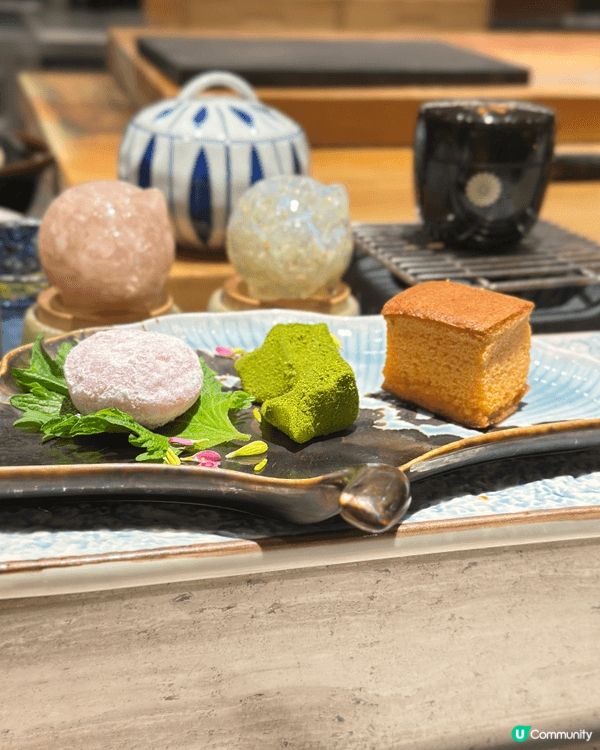 餐廳有吧枱座位及sofa座位，平日晚市都差唔多滿座，大家黎之...