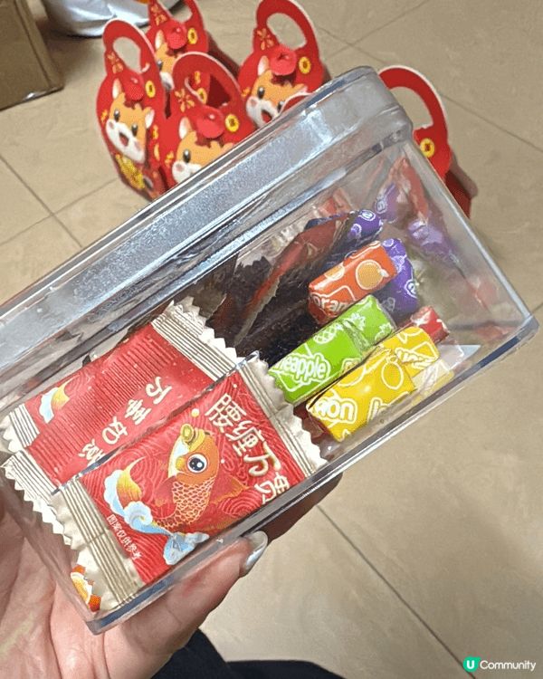 Disney 造型既曲奇、 流心元寶糖、 經典瑞士糖和印有祝...