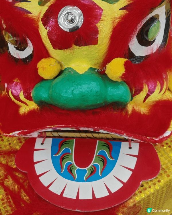 公司放置賀年農曆新年嘅慶賀物品, 能夠增加外籍同事嘅對中國文...