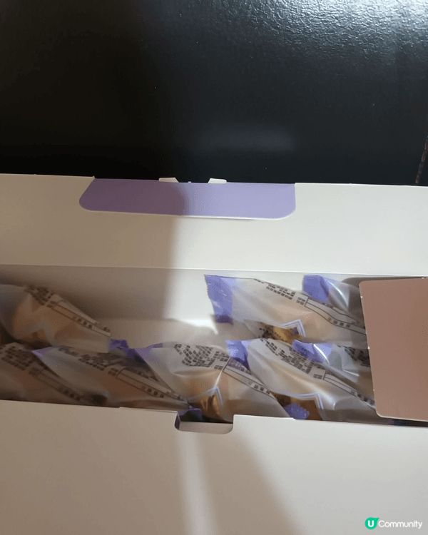 琉珍夏威夷果仁培入口酥脆，果仁香氣濃郁，與金黃餅皮交織出層次...
