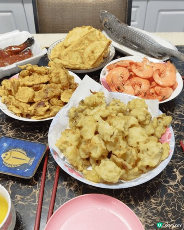 過年一定要有蝦蝦笑，代表新一年笑口常開。鮑魚生菜，代表生財。...