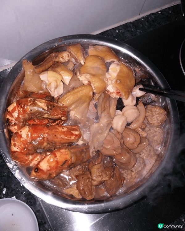 第一，足料鮑魚盆菜用料上乘，送禮自用都適合，也適合團圓歡聚的...