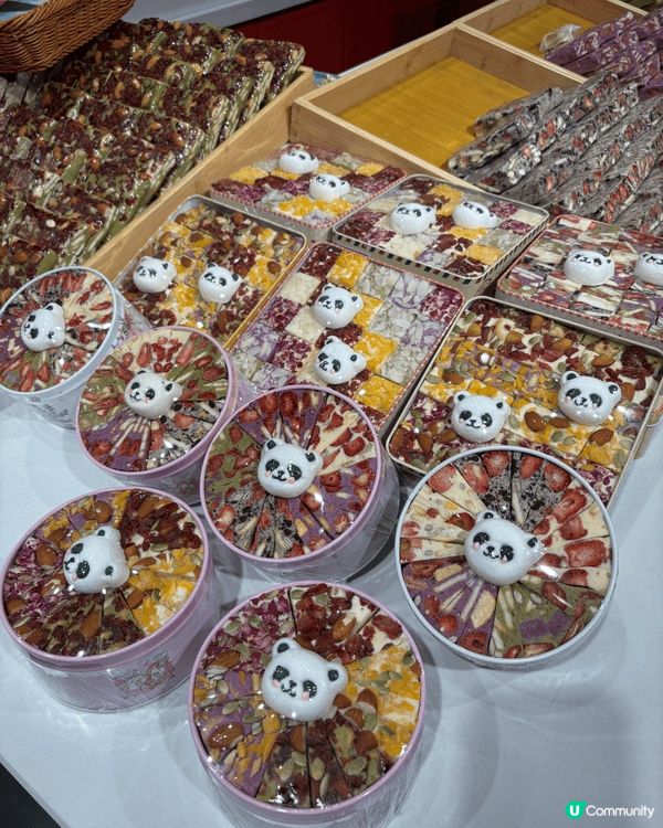 新年同家人去成都嘅 寬窄巷子,真係好開心 🧧!成條街掛滿紅燈...