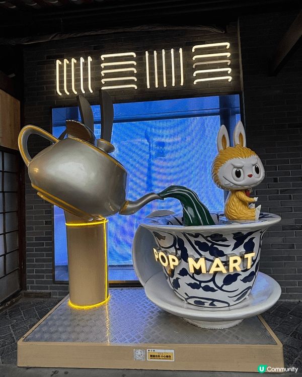 新年同家人去成都嘅 寬窄巷子,真係好開心 🧧!成條街掛滿紅燈...