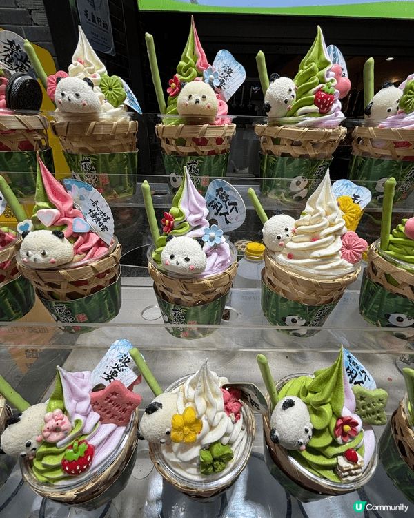 新年同家人去成都嘅 寬窄巷子,真係好開心 🧧!成條街掛滿紅燈...