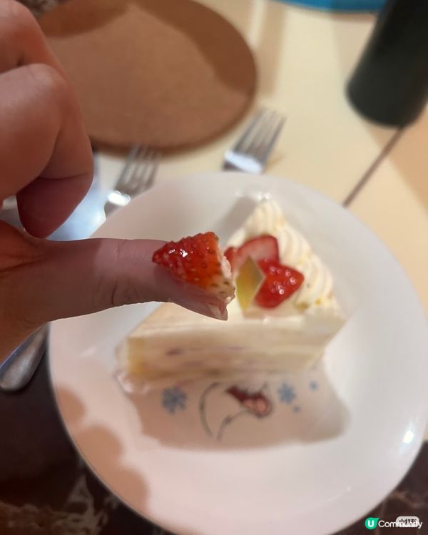 外婆，呢個蛋糕留俾你！🍓🍰