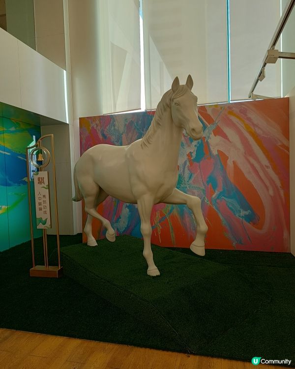 駿馬雕塑跑入海港城🐴